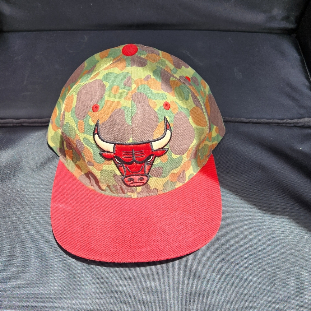 Mitchell and Ness Chicago Bulls Camo Leather Strap Back